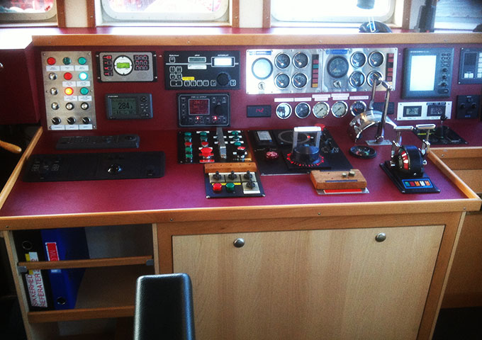 Ausbau der Kommandobrücken auf den Schiffen Esvagt Bravo, Esvagt Echo und Esvagt Promotor. Nautic WooAusbau der Kommandobrücken auf den Schiffen Esvagt Bravo, Esvagt Echo und Esvagt Promotor.d: Aptering af styrehus for Esvagt